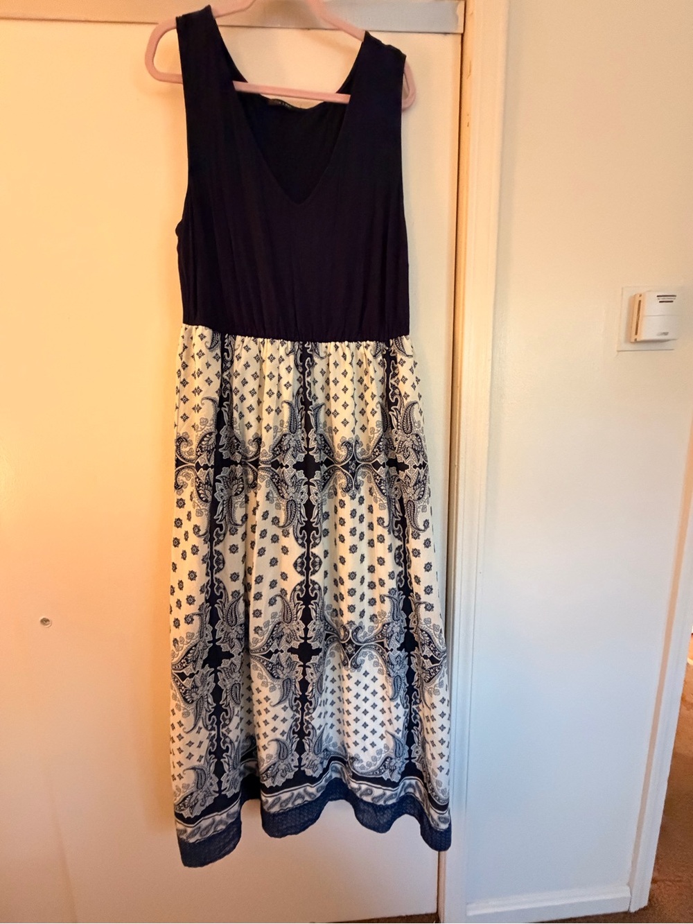 Sleeveless V-Neck Navy and White Patterned Maxi Dress